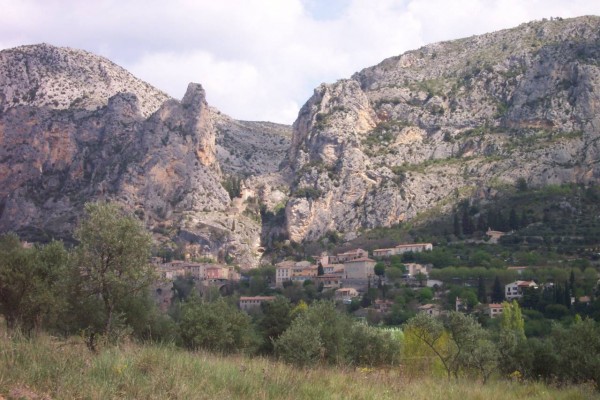 Vue générale de Moustiers